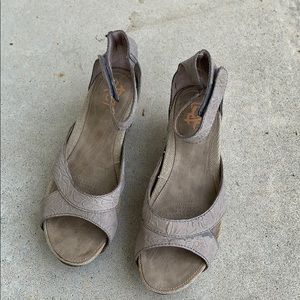 OTBT shoes, size 8